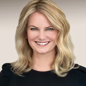 c_Danielle_007_Biege-headshot